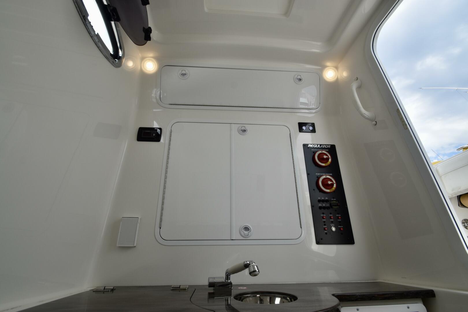 Slide: The Image of Regulator Marine Center Console 2021 - 5285728