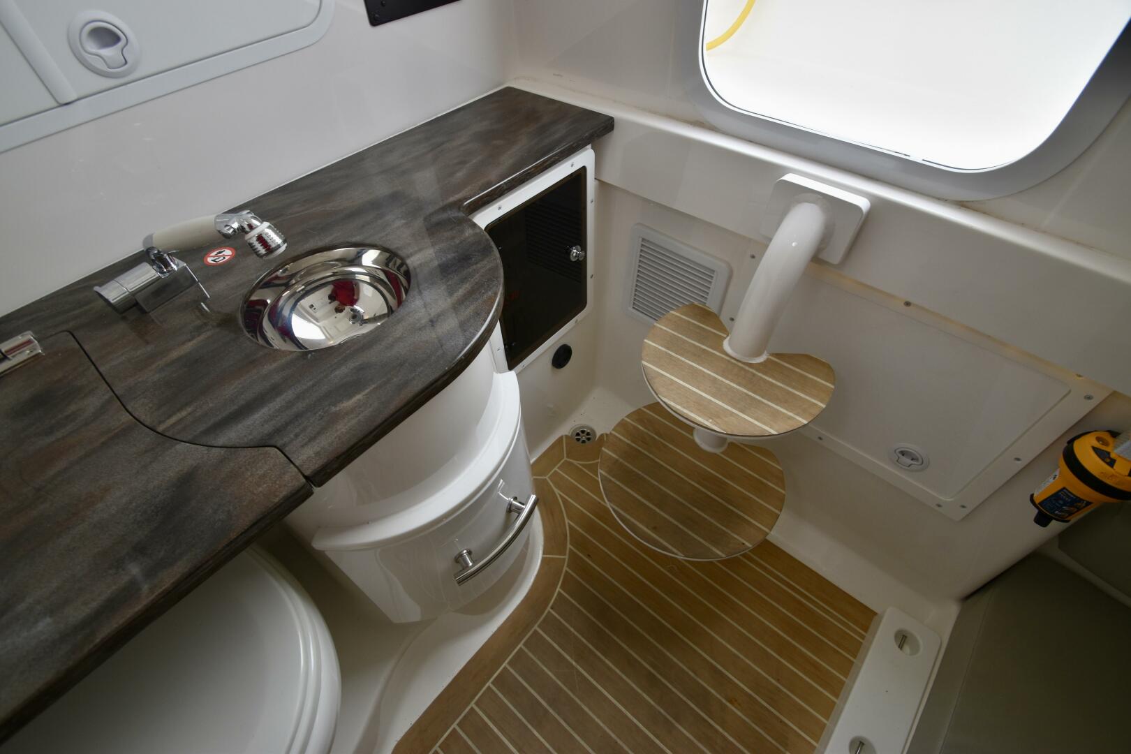 Slide: The Image of Regulator Marine Center Console 2021 - 5285729