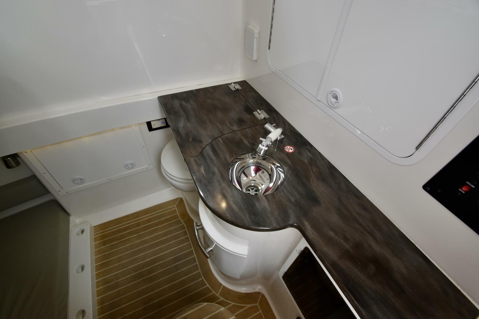 Slide: The Image of Regulator Marine Center Console 2021 - 5285730