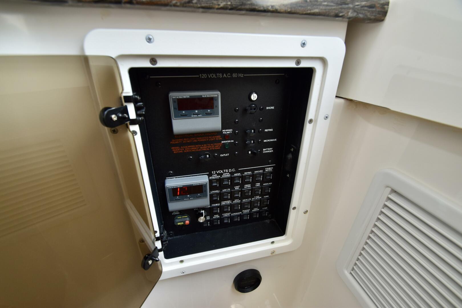 Slide: The Image of Regulator Marine Center Console 2021 - 5285731