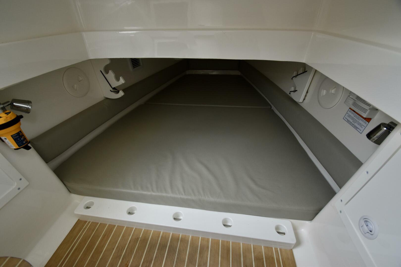 Slide: The Image of Regulator Marine Center Console 2021 - 5285732