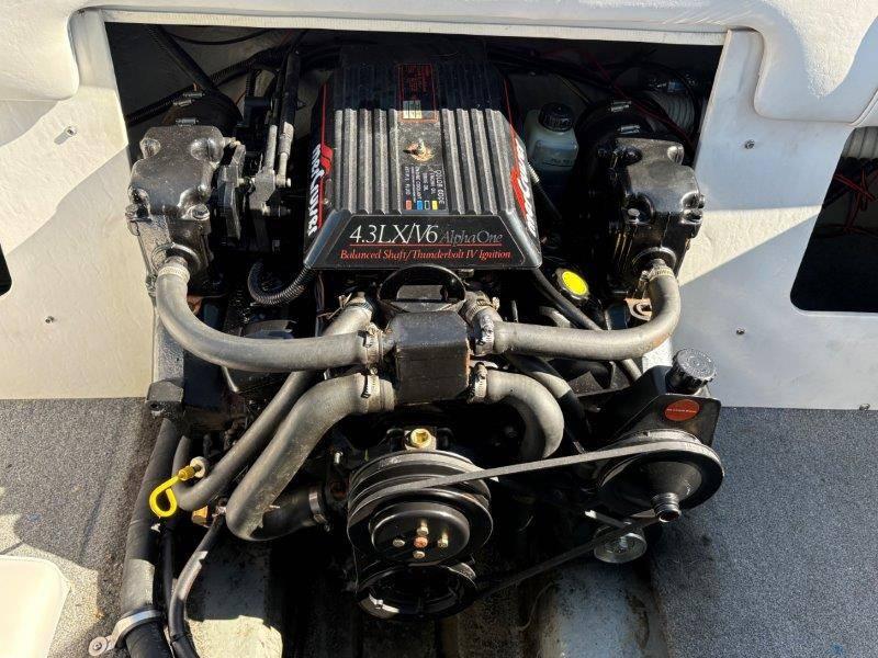 Slide: The Image of 1994 Rinker 209 Captiva boat engine, 4.3L V6 Alpha One, detailed view. - 36
