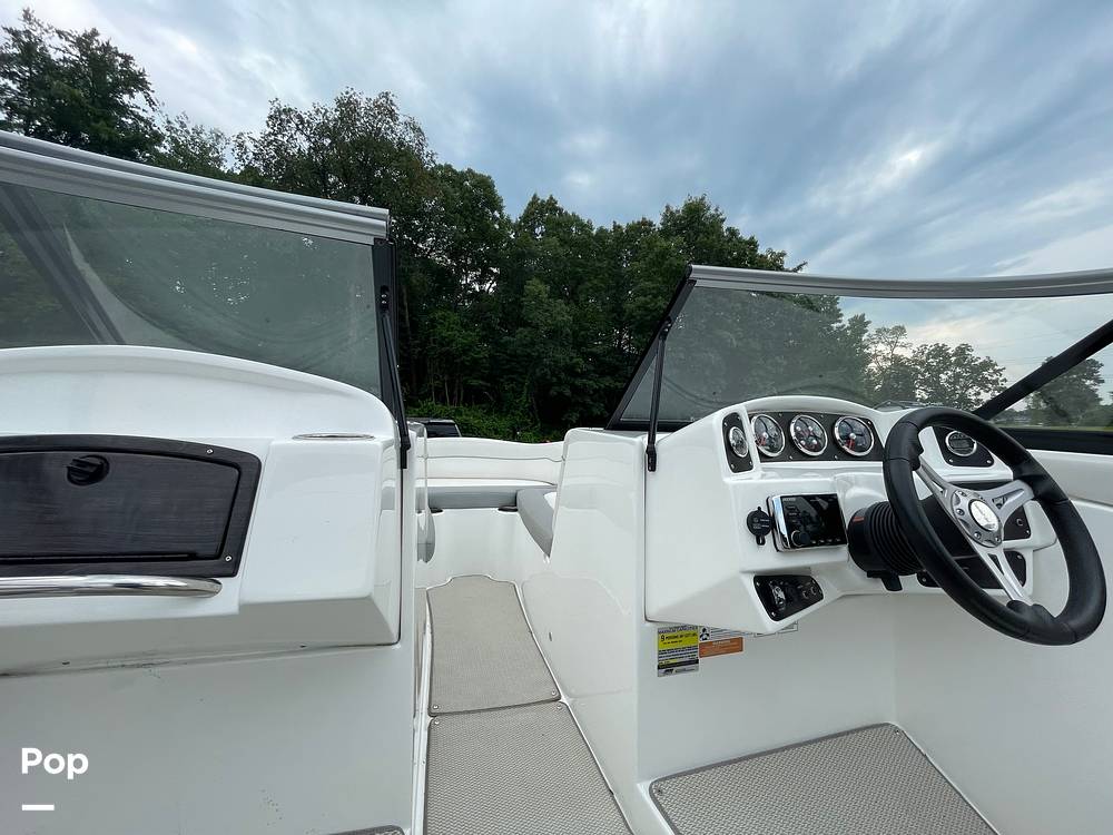Slide: The Image of Rinker 20 MTX 2019 - 65