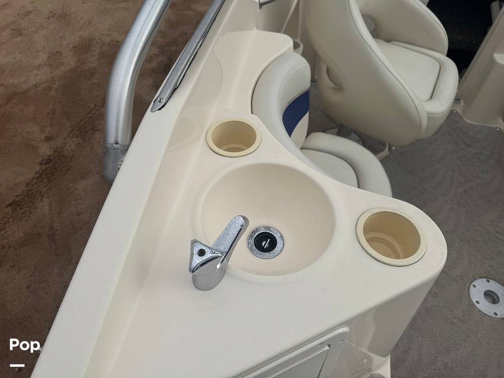 Slide: The Image of Rinker 232 Captiva 2005 - 15109970