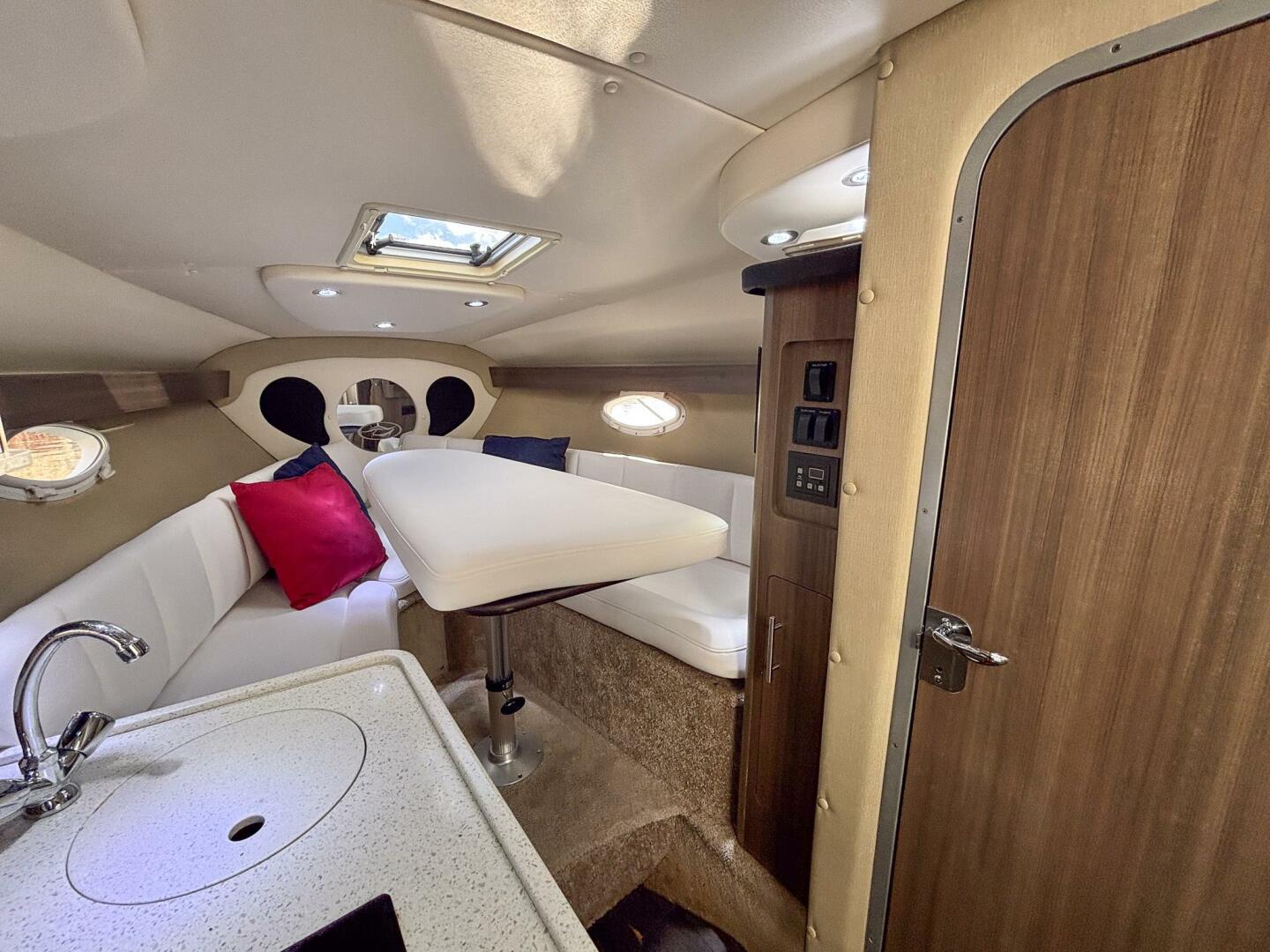 Slide: The Image of Rinker 270 Express Cruiser 2020 - 5038167