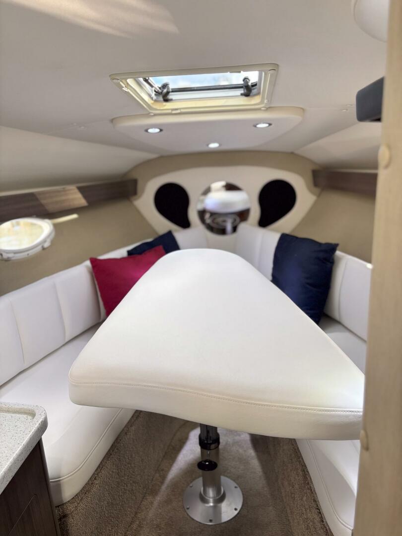 Slide: The Image of Rinker 270 Express Cruiser 2020 - 5038168
