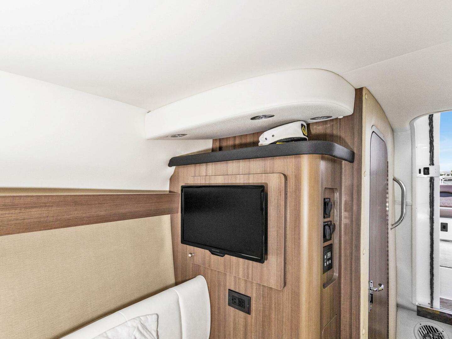 Slide: The Image of Rinker 270 Express Cruiser 2020 - 5038170