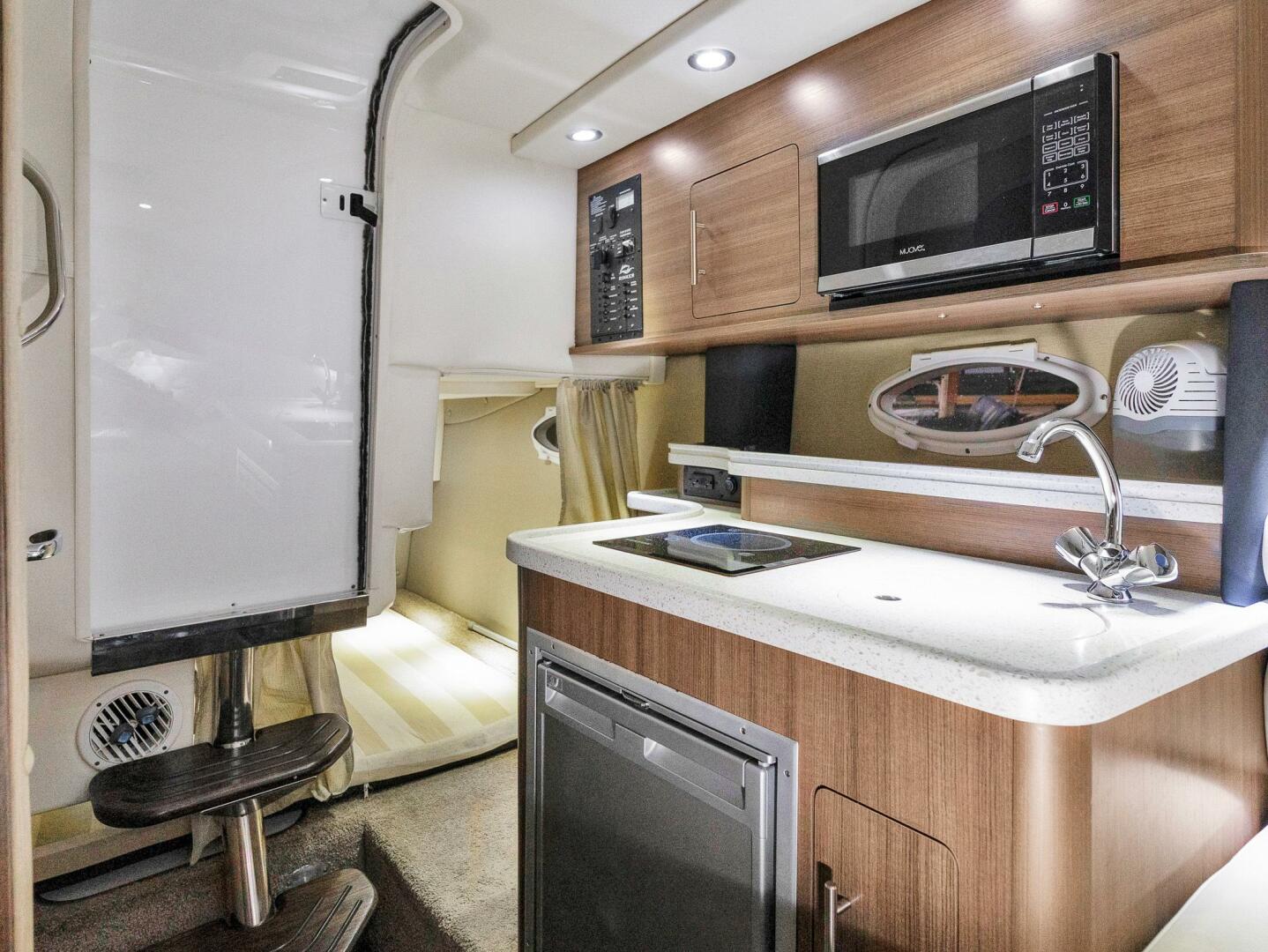 Slide: The Image of Rinker 270 Express Cruiser 2020 - 5038171