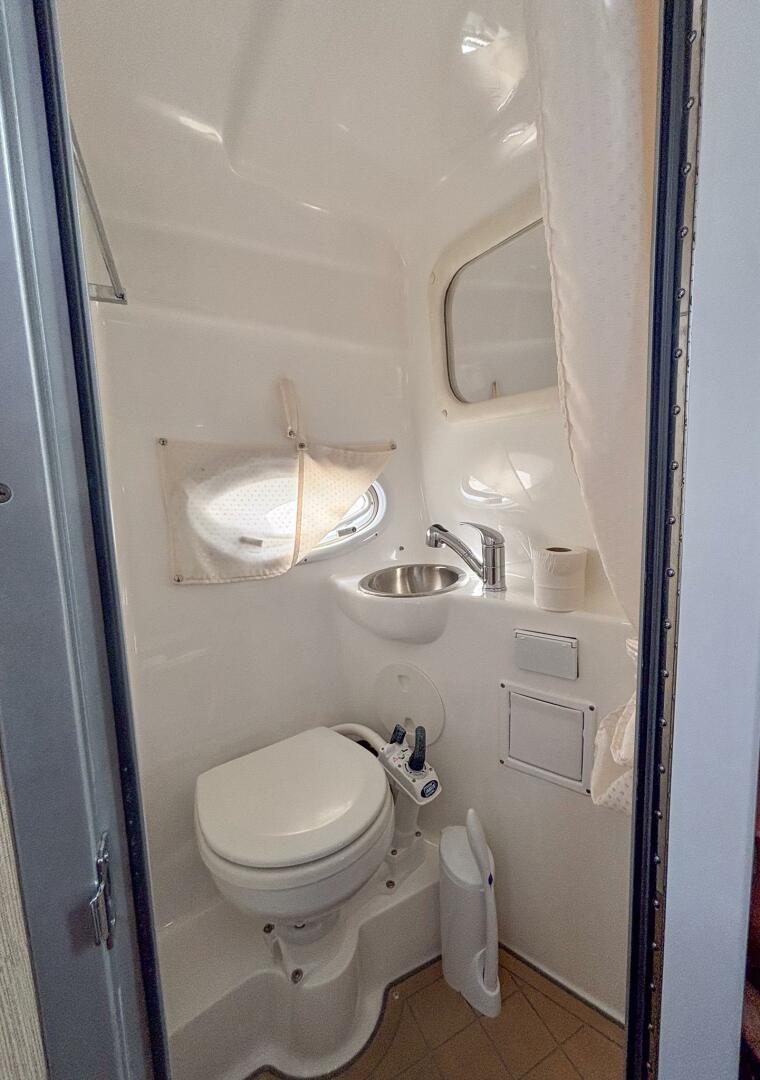 Slide: The Image of Rinker 270 Express Cruiser 2020 - 5038172