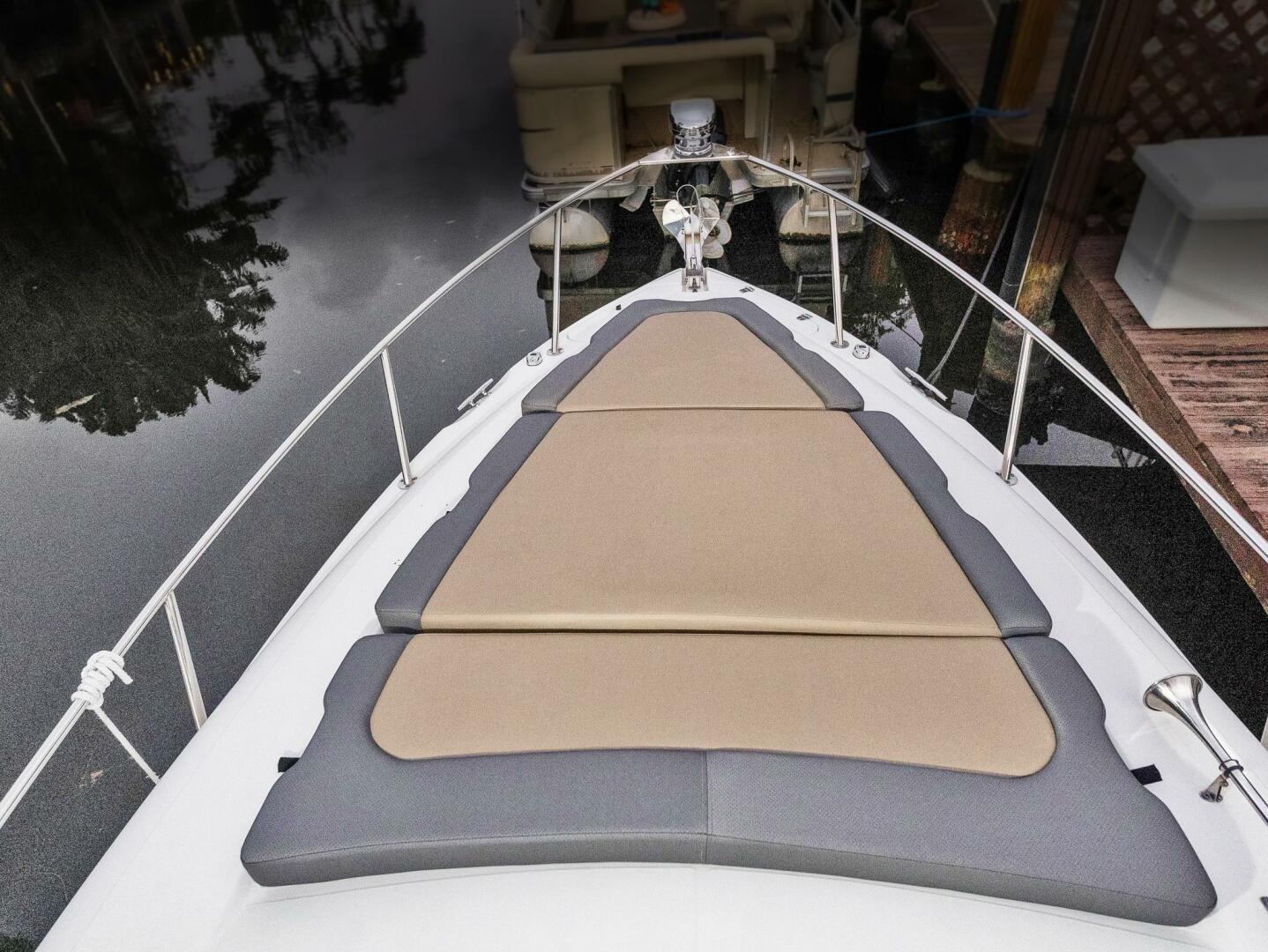Slide: The Image of Rinker 270 Express Cruiser 2020 - 5038173