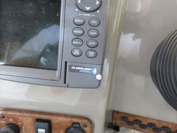 Slide: The Image of Control panel of a 2008 Rinker 280 Express Cruiser with GlobalMap 5200c display. - 8