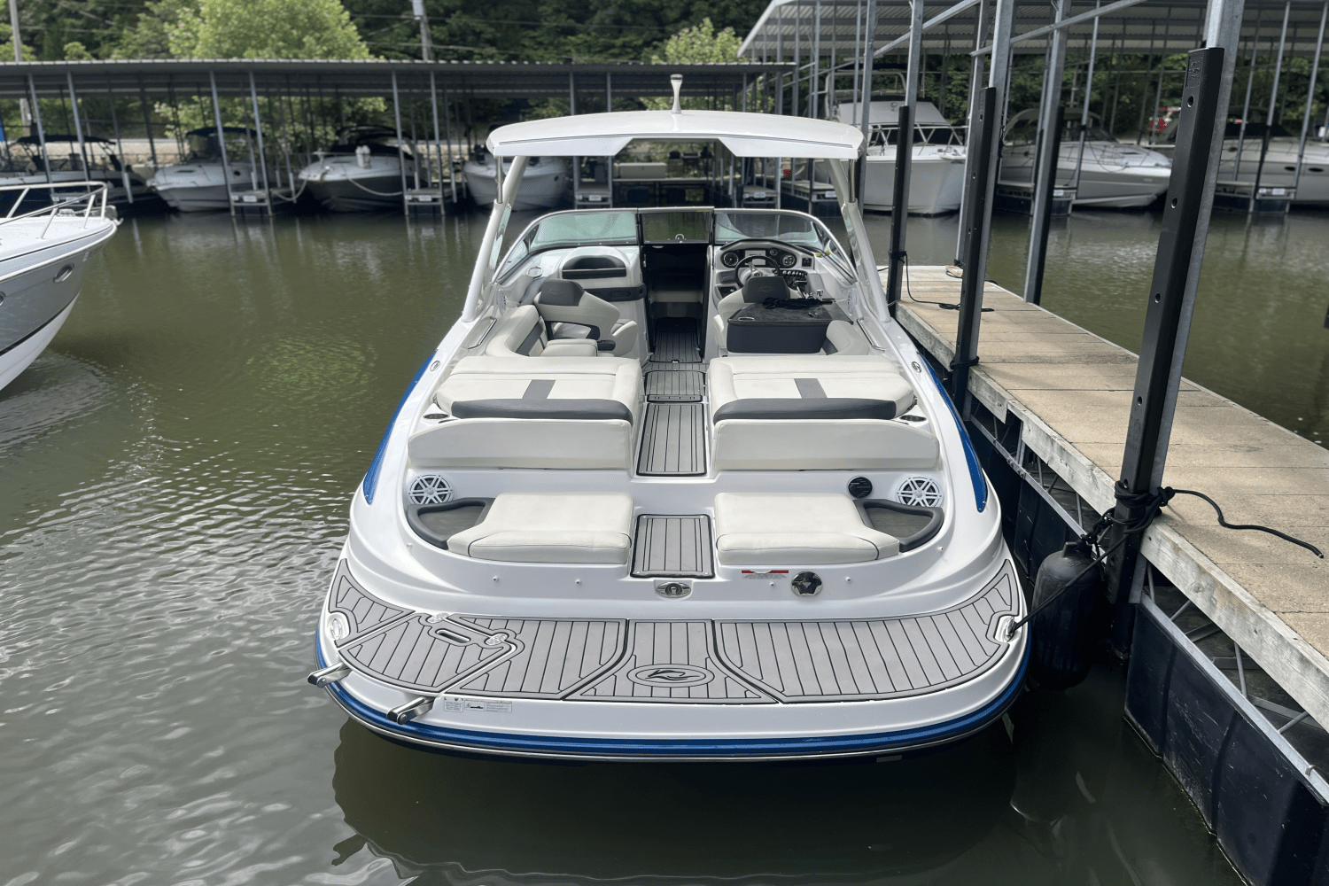 Slide: The Image of Rinker 29 QX 2020 - 14