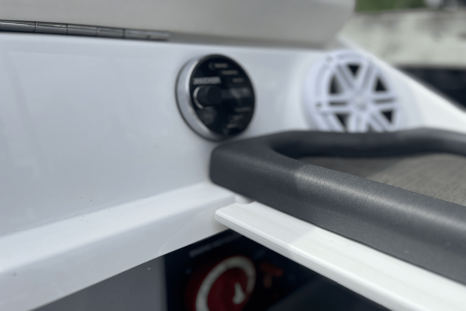 Slide: The Image of Rinker 29 QX 2020 - 15