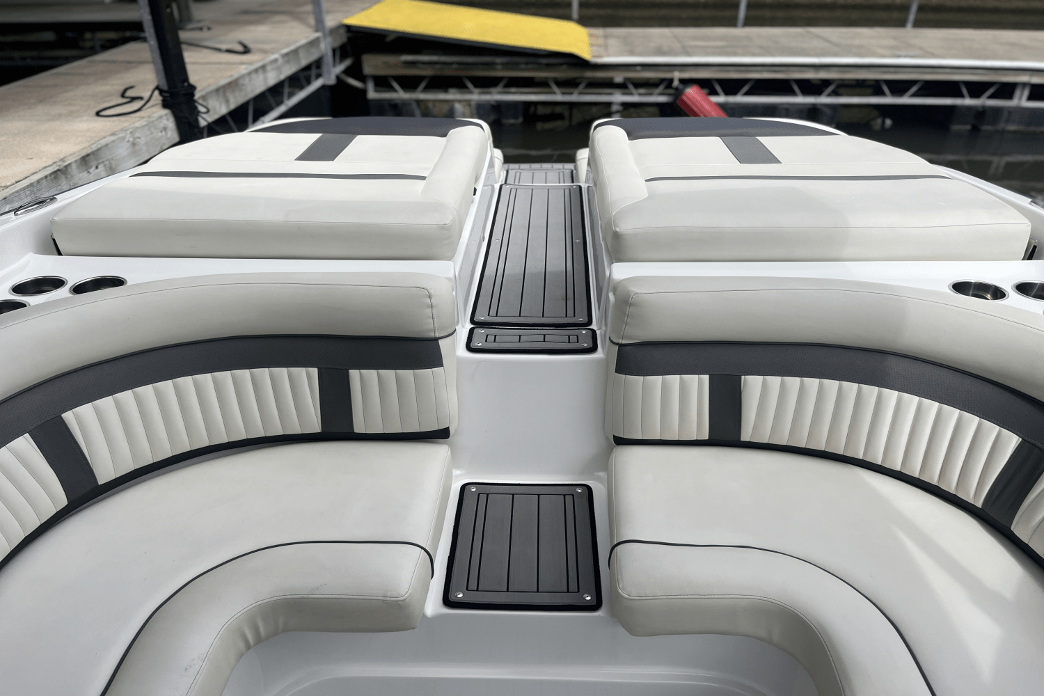 Slide: The Image of Rinker 29 QX 2020 - 17