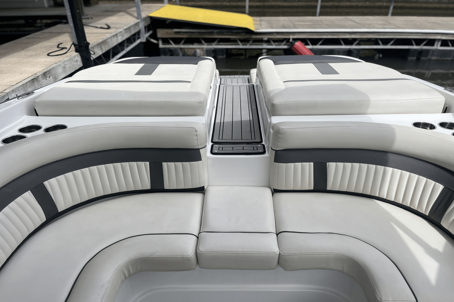 Slide: The Image of Rinker 29 QX 2020 - 18