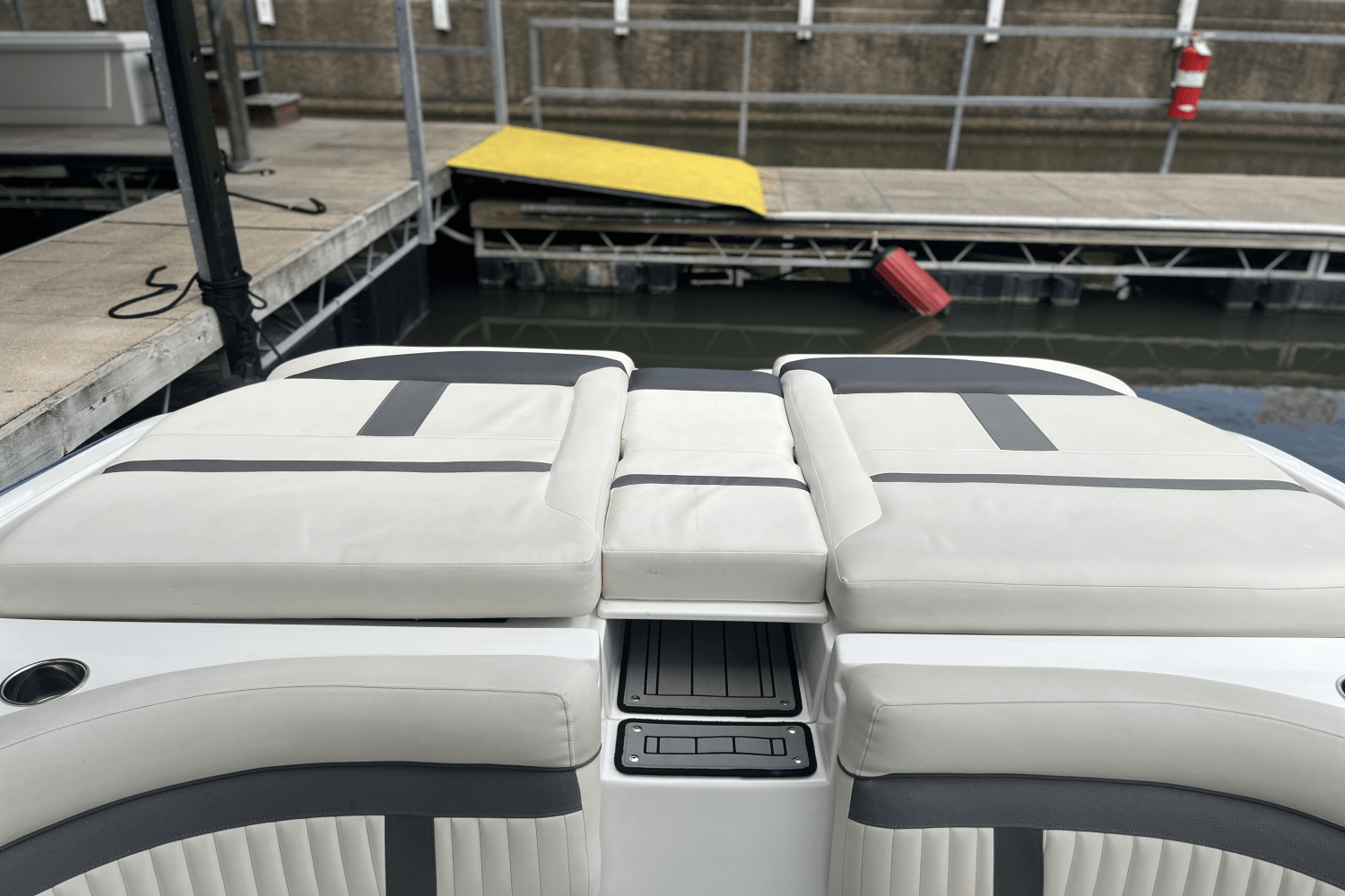 Slide: The Image of Rinker 29 QX 2020 - 19