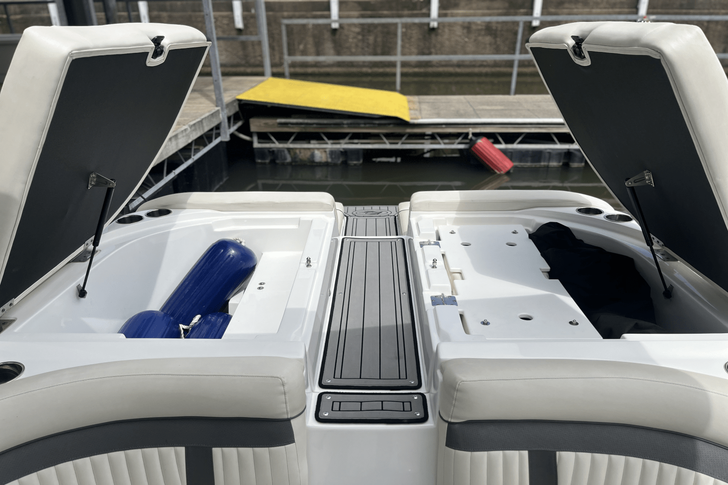 Slide: The Image of Rinker 29 QX 2020 - 20