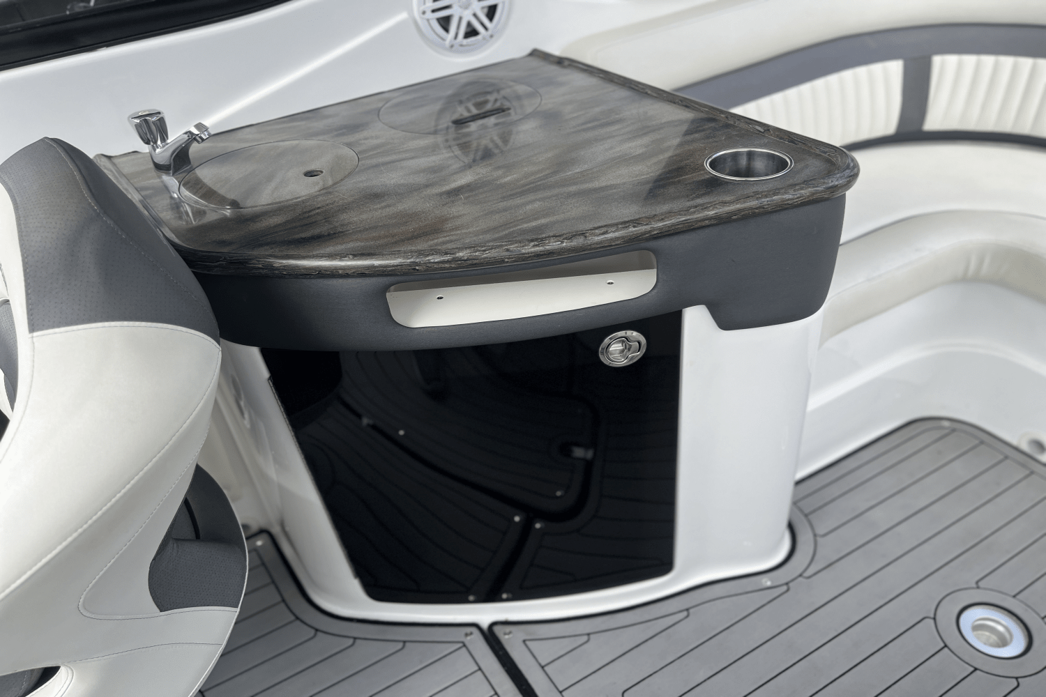 Slide: The Image of Rinker 29 QX 2020 - 22