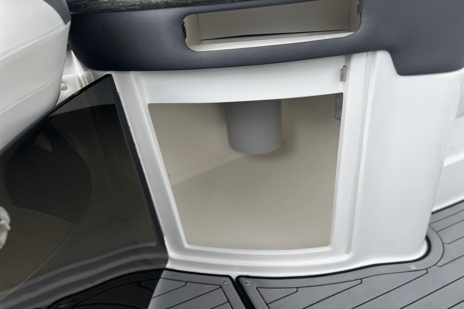 Slide: The Image of Rinker 29 QX 2020 - 23