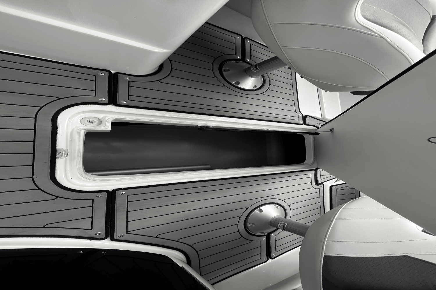 Slide: The Image of Rinker 29 QX 2020 - 26