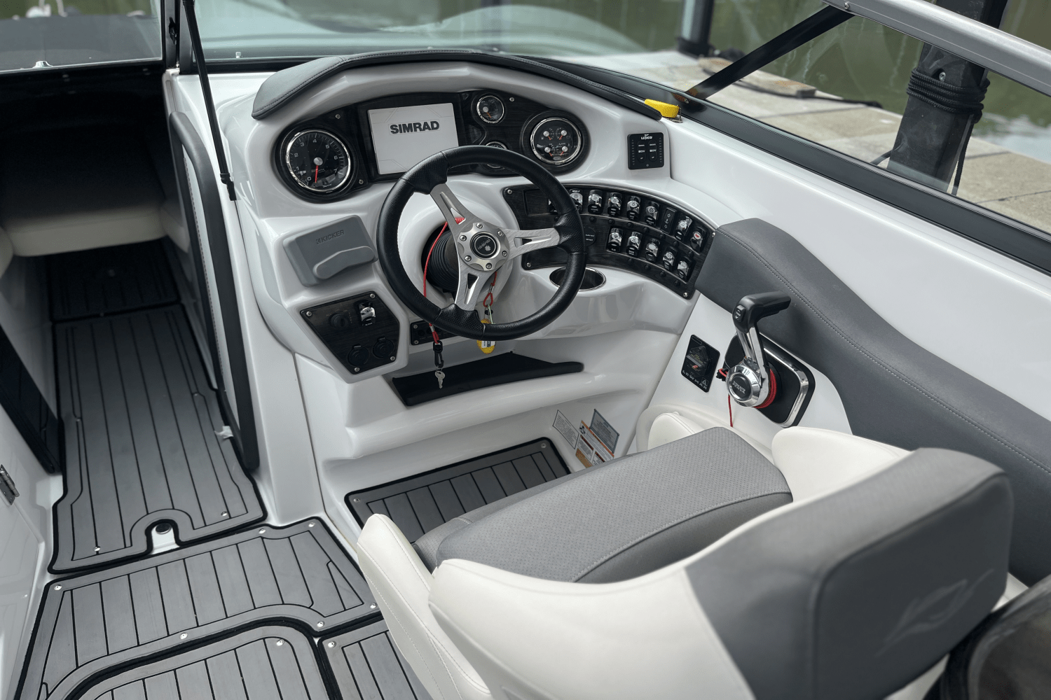 Slide: The Image of Rinker 29 QX 2020 - 27