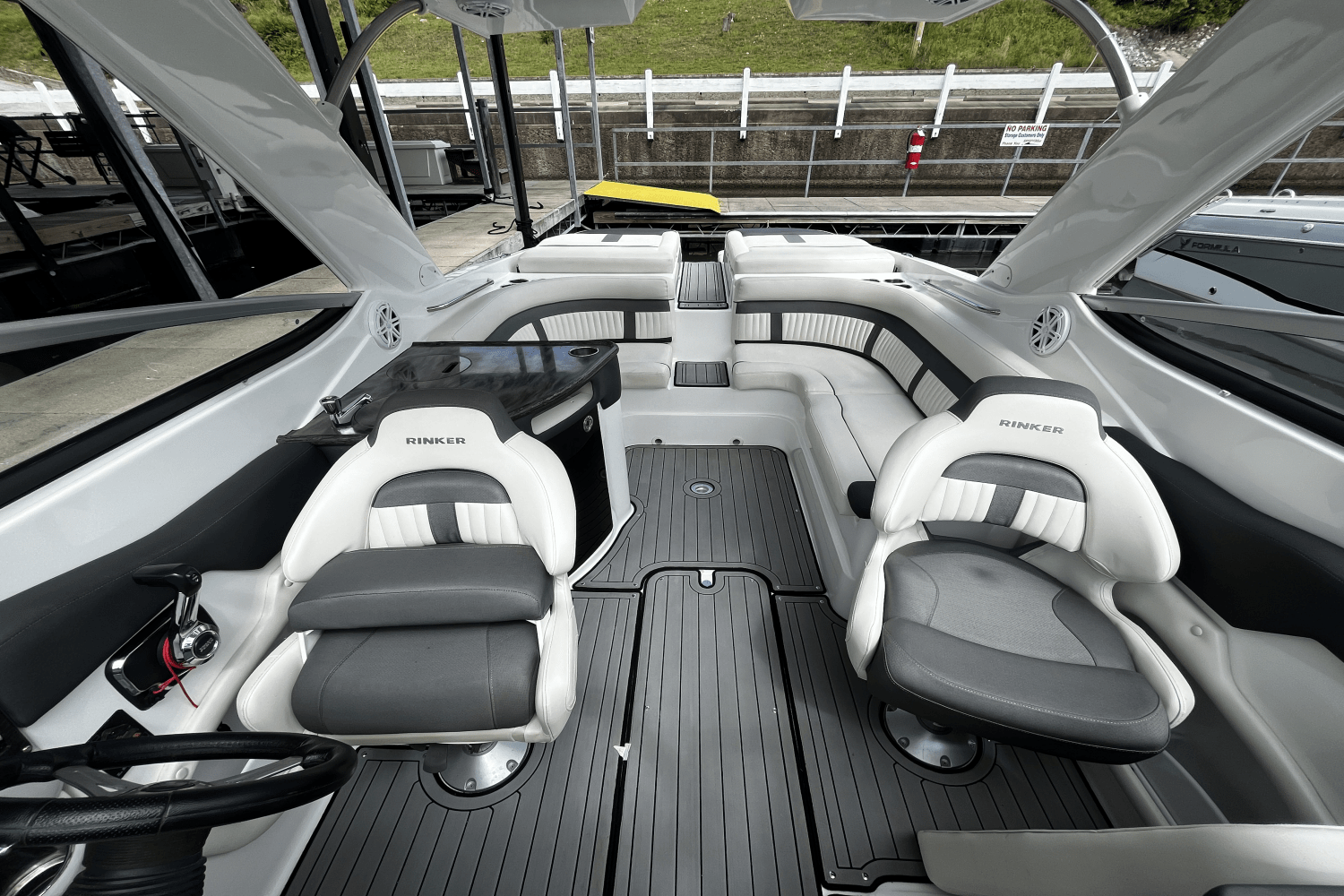 Slide: The Image of Rinker 29 QX 2020 - 39