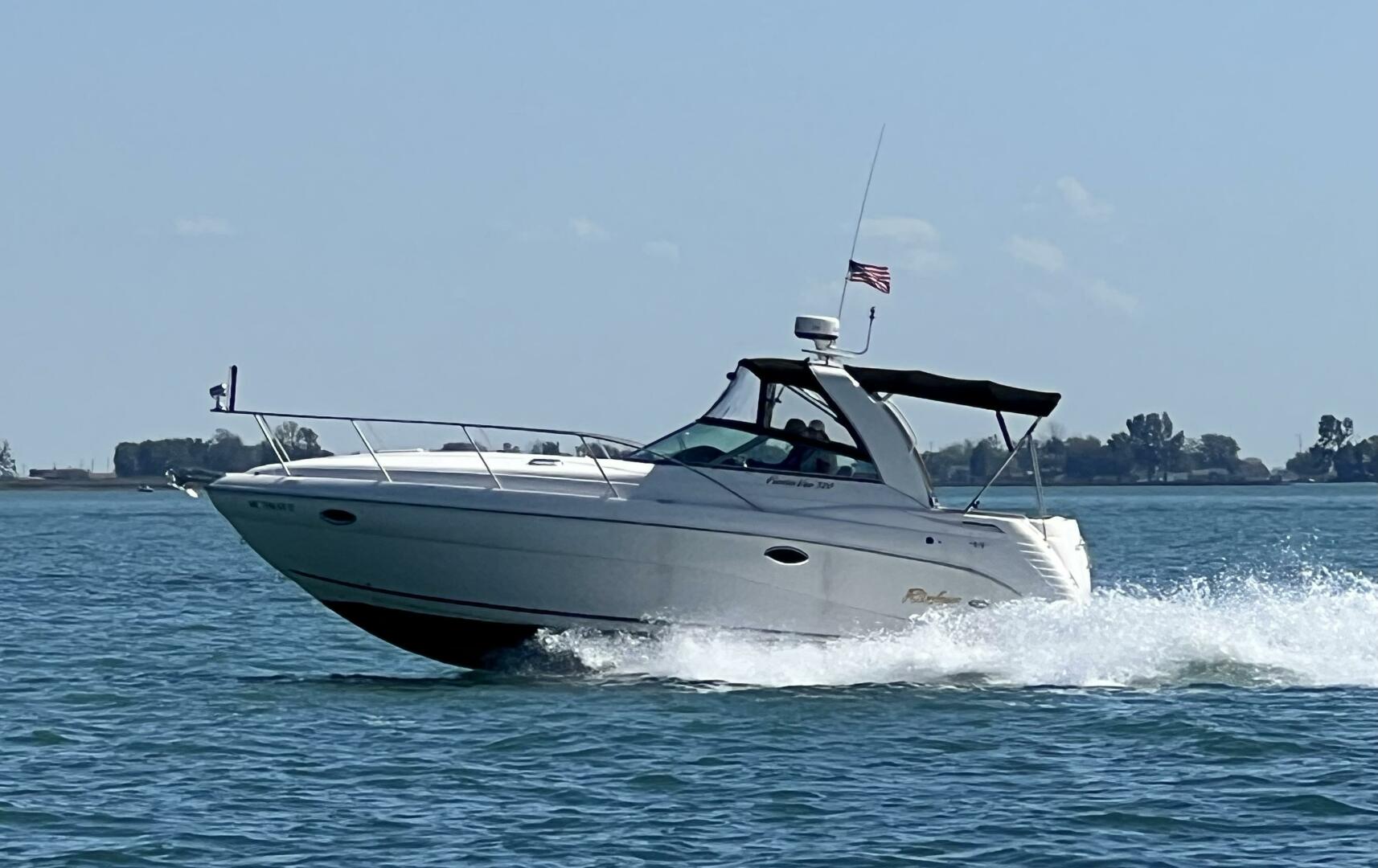 Slide: The Image of Rinker 320 Express 2005 - 5088409