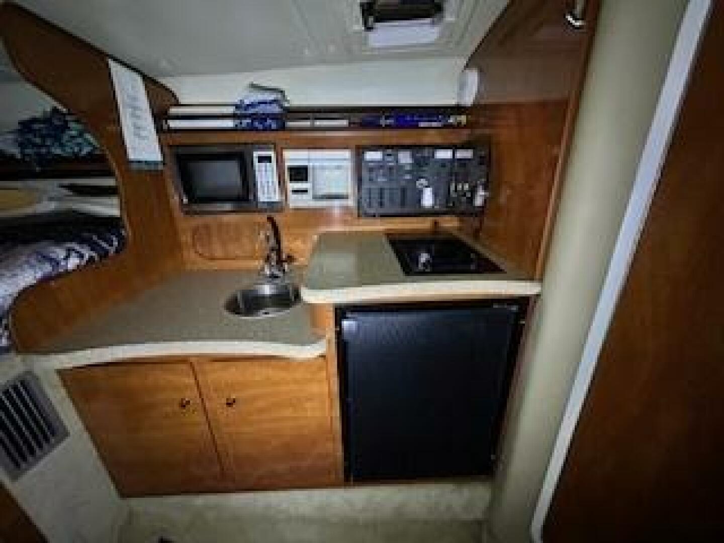 Slide: The Image of Rinker 320 Express 2005 - 5088460
