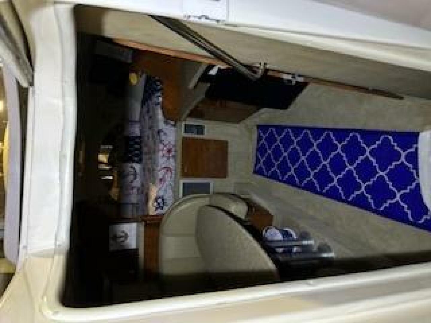 Slide: The Image of Rinker 320 Express 2005 - 5088462