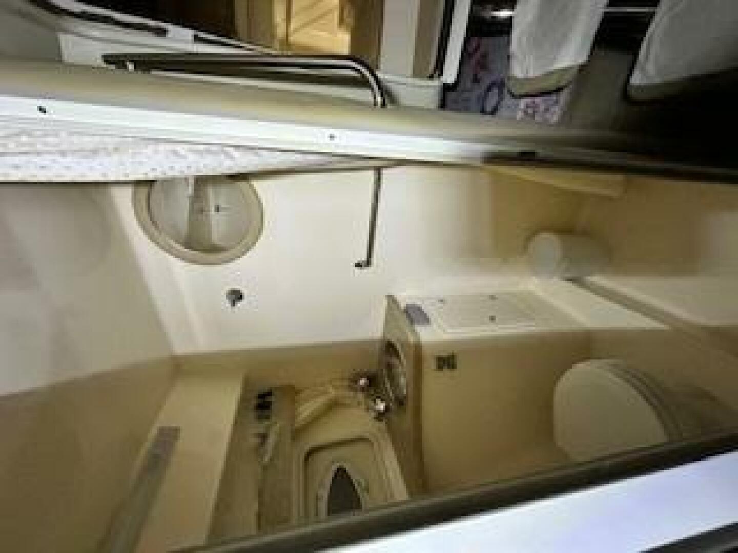 Slide: The Image of Rinker 320 Express 2005 - 5088472
