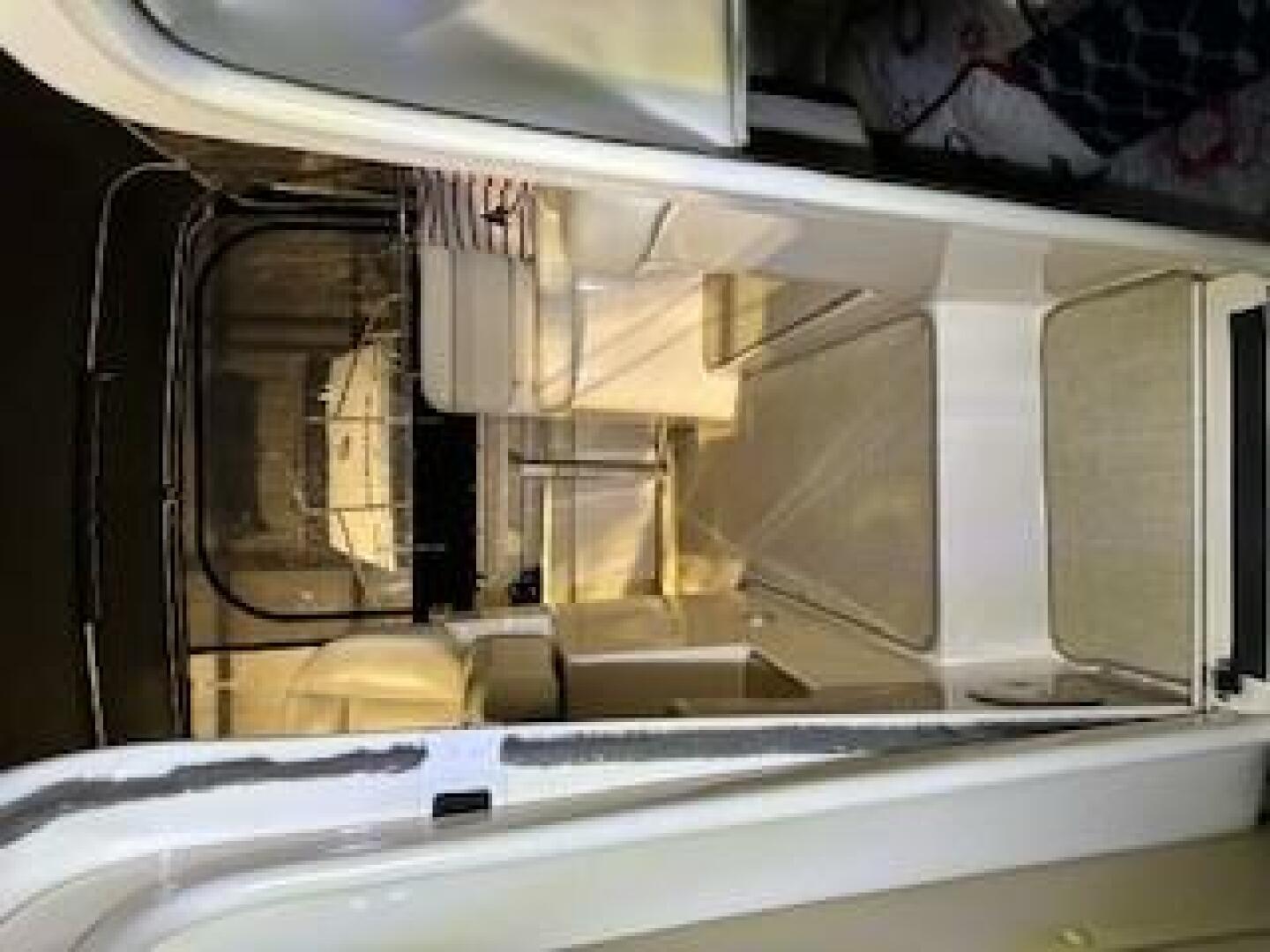 Slide: The Image of Rinker 320 Express 2005 - 5088490