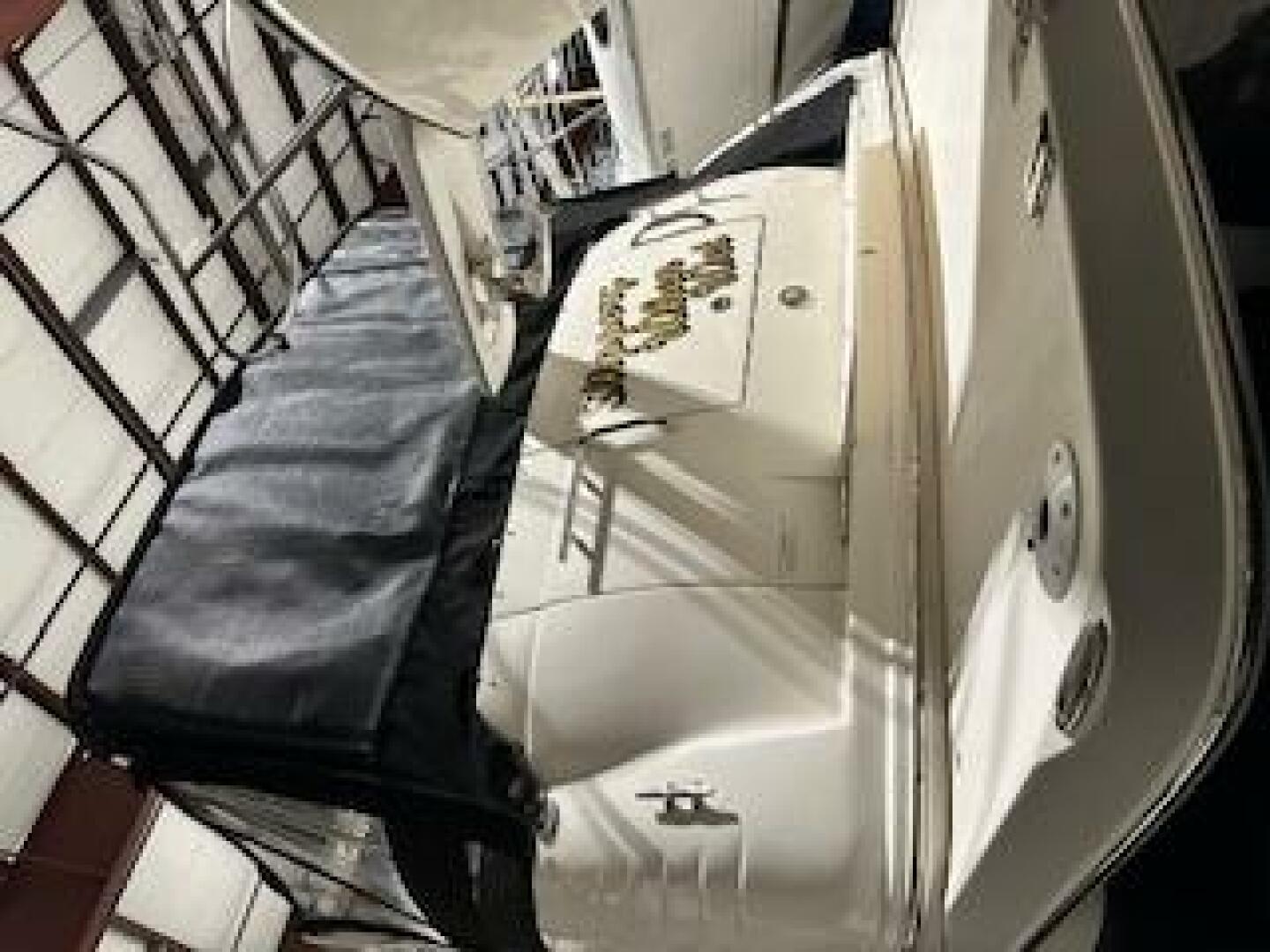 Slide: The Image of Rinker 320 Express 2005 - 5088444