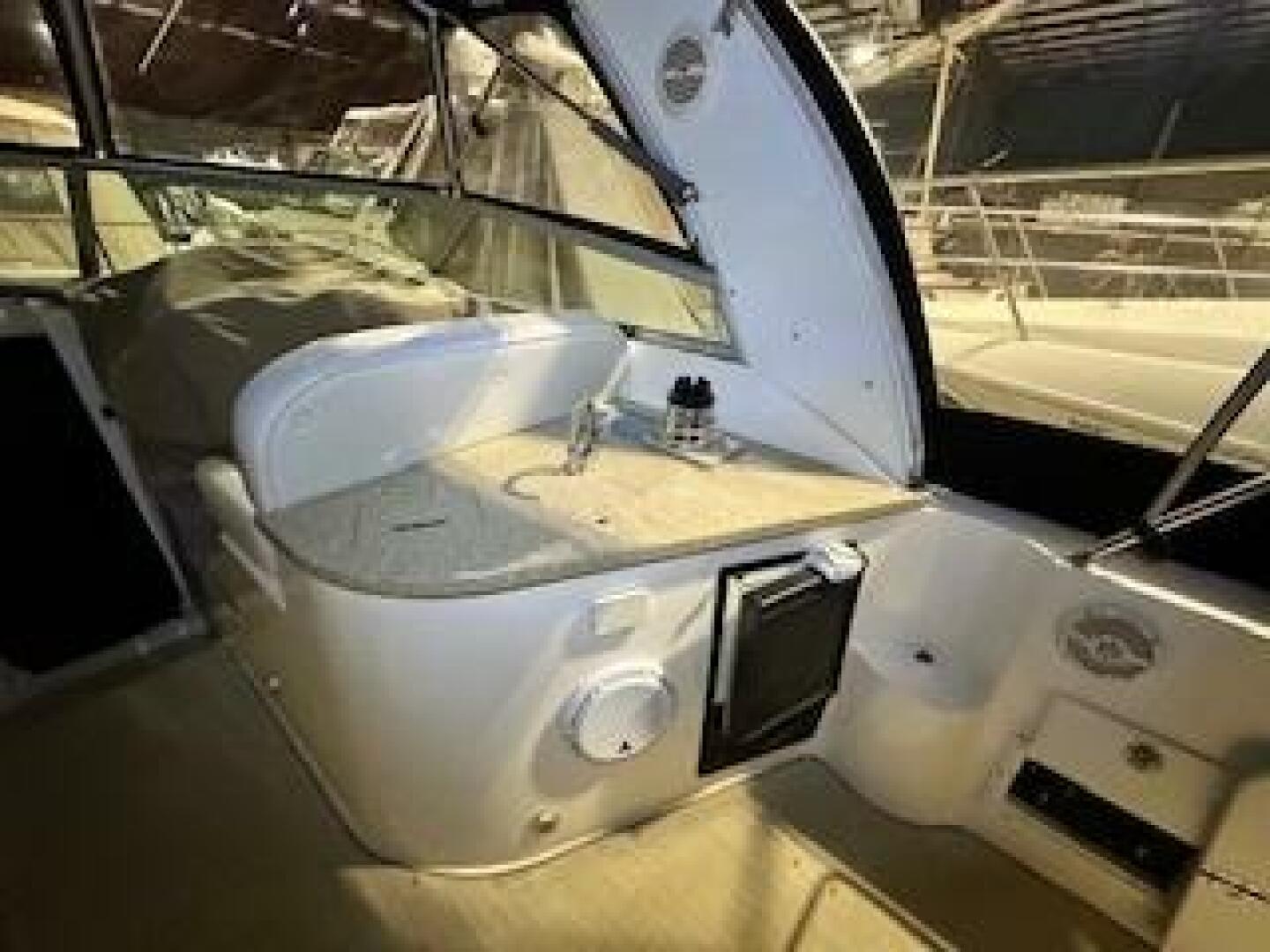 Slide: The Image of Rinker 320 Express 2005 - 5088456