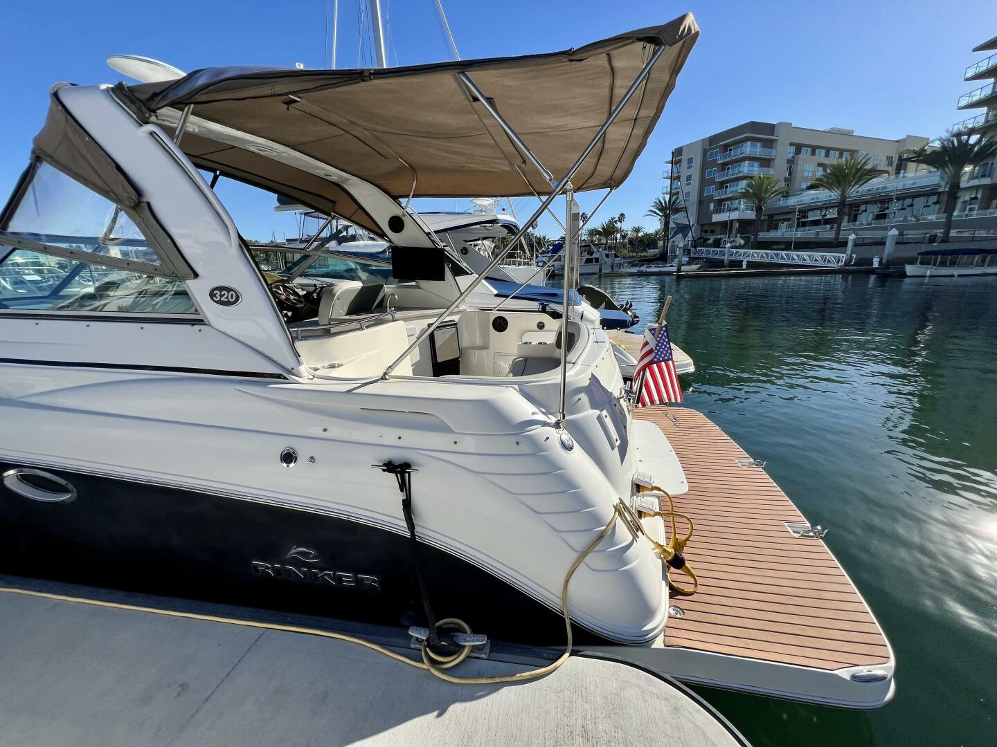 Slide: The Image of Rinker 320 Express Cruiser 2006 - 4797332