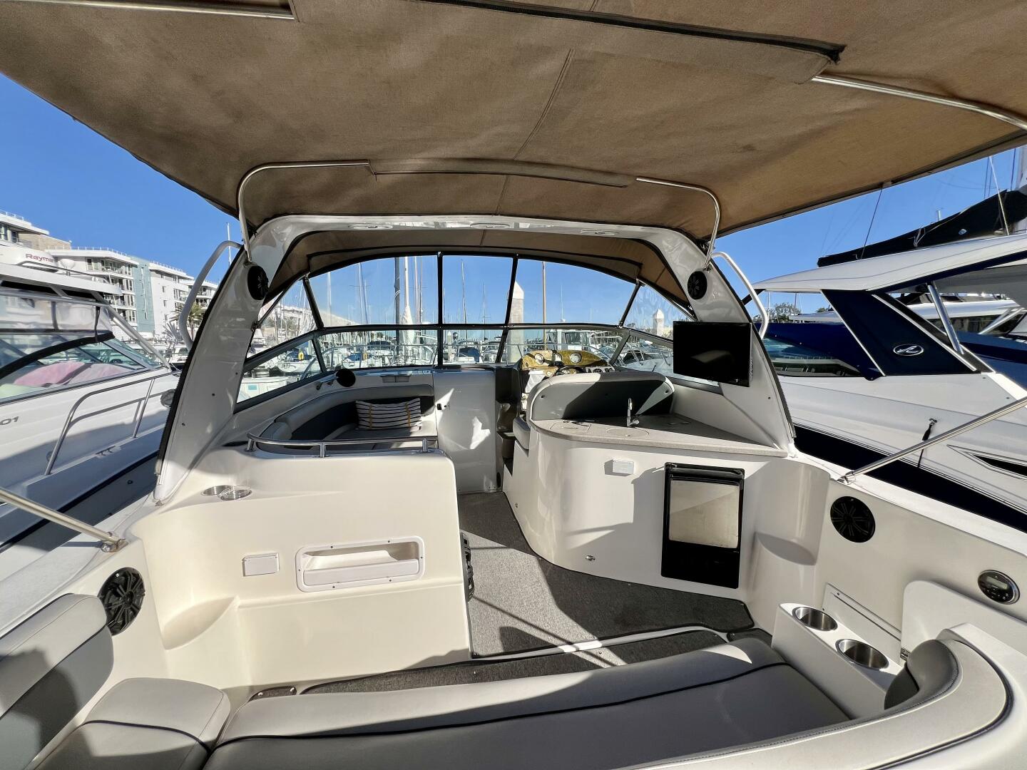 Slide: The Image of Rinker 320 Express Cruiser 2006 - 4797333