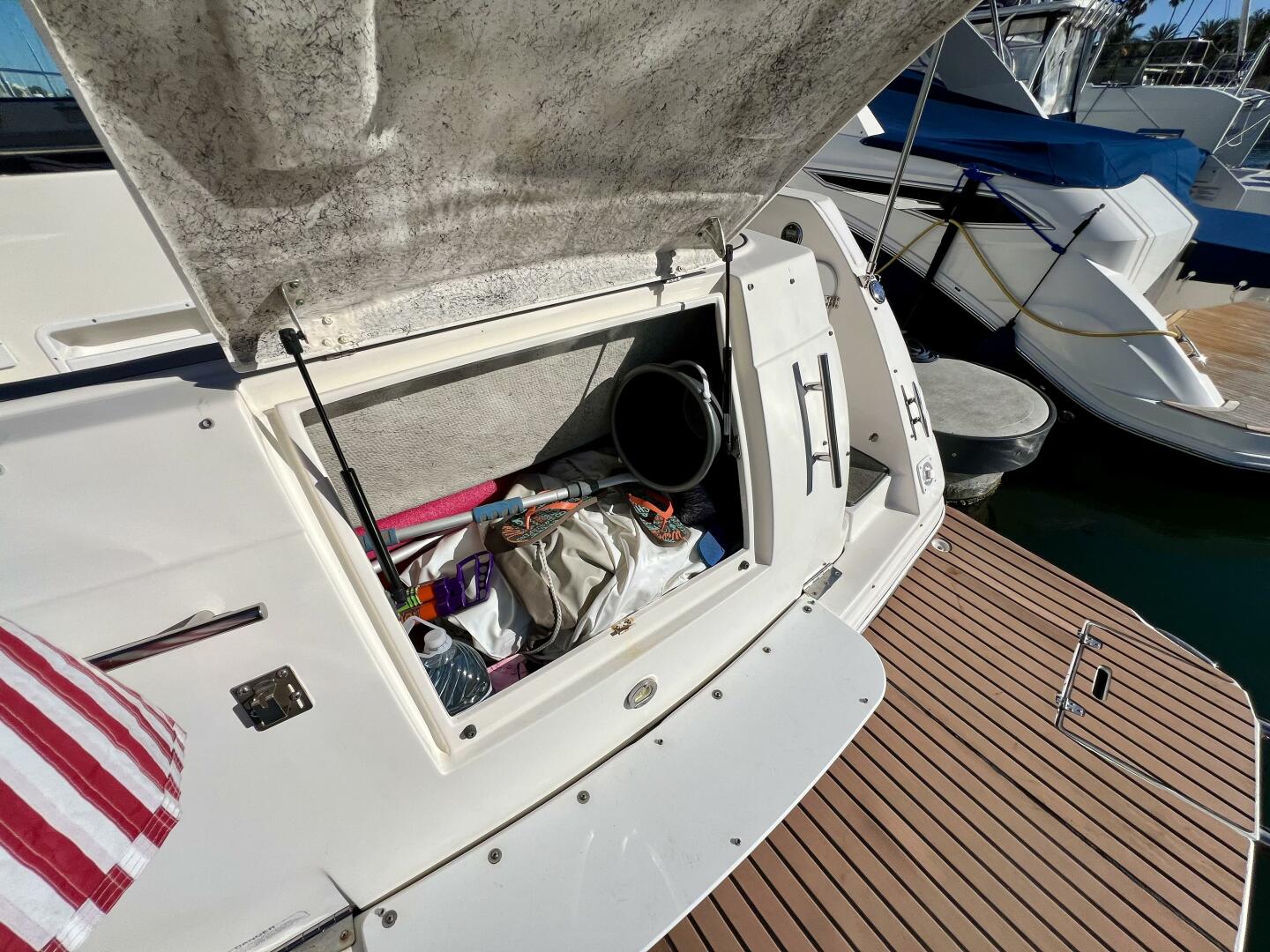 Slide: The Image of Rinker 320 Express Cruiser 2006 - 4797337