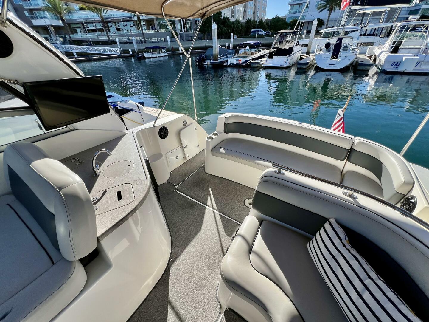 Slide: The Image of Rinker 320 Express Cruiser 2006 - 4797339