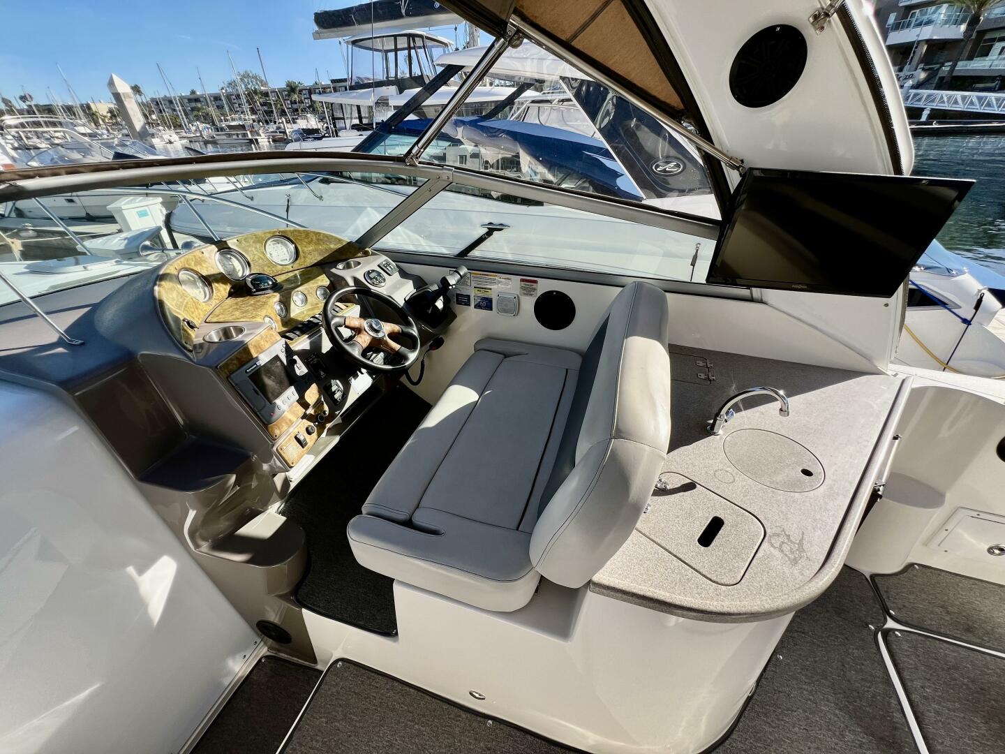 Slide: The Image of Rinker 320 Express Cruiser 2006 - 4797340