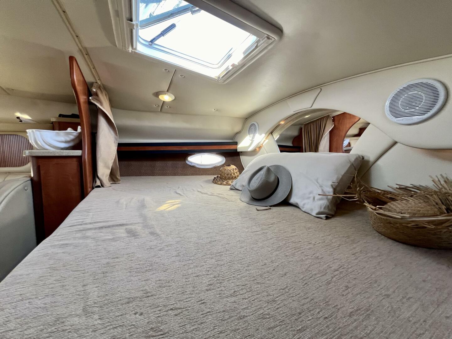 Slide: The Image of Rinker 320 Express Cruiser 2006 - 4797356