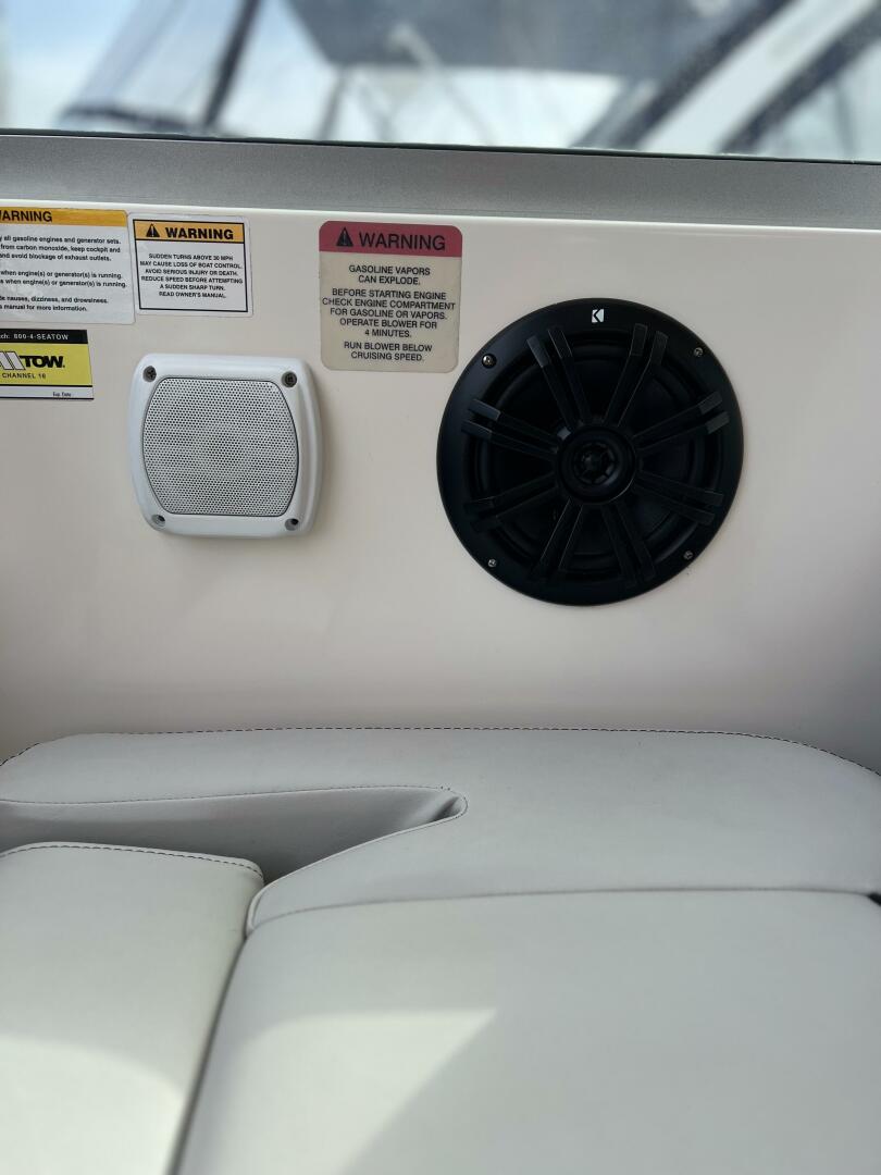 Slide: The Image of Rinker 320 Express Cruiser 2006 - 4797369