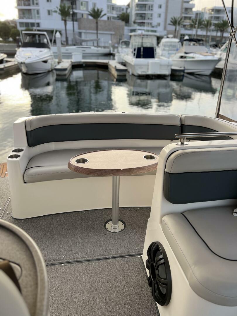 Slide: The Image of Rinker 320 Express Cruiser 2006 - 4797373