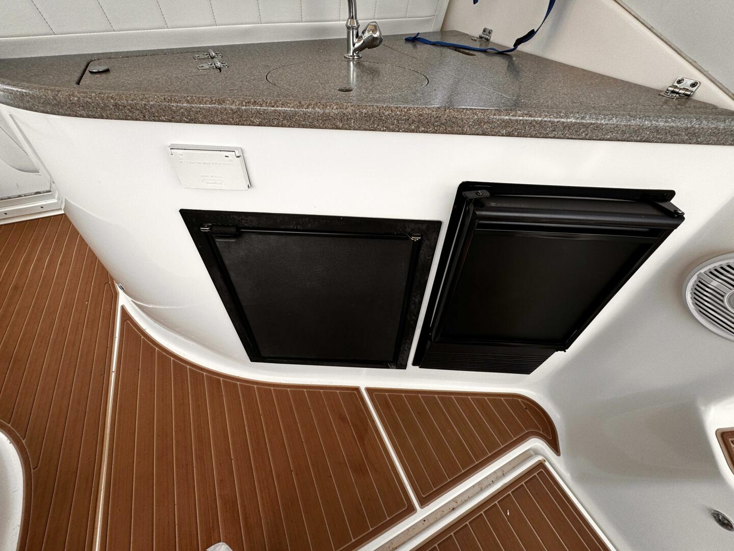 Slide: The Image of Rinker 342 Express Cruiser 2006 - 5555014