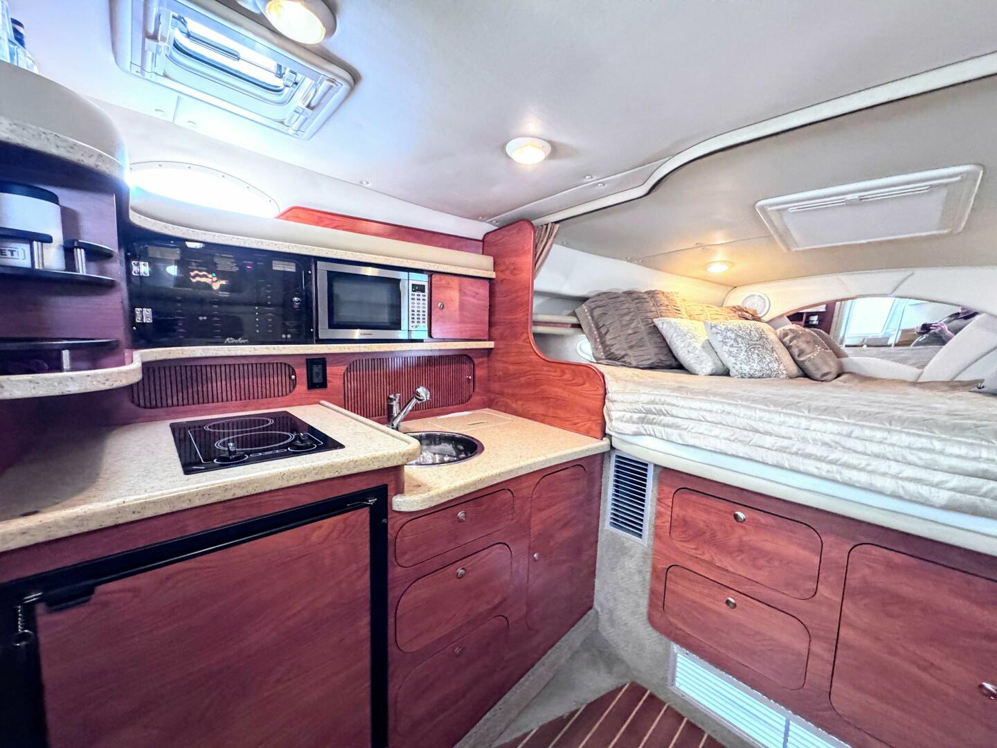 Slide: The Image of Rinker 342 Express Cruiser 2006 - 5555018