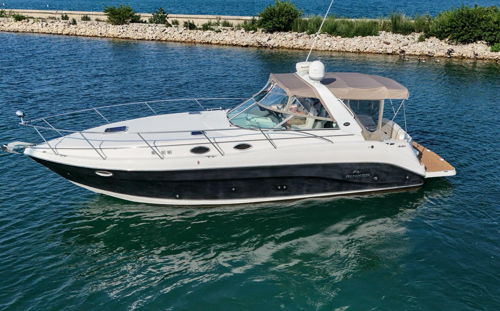 Slide: The Image of Rinker 342 Express Cruiser 2006 - 5555039