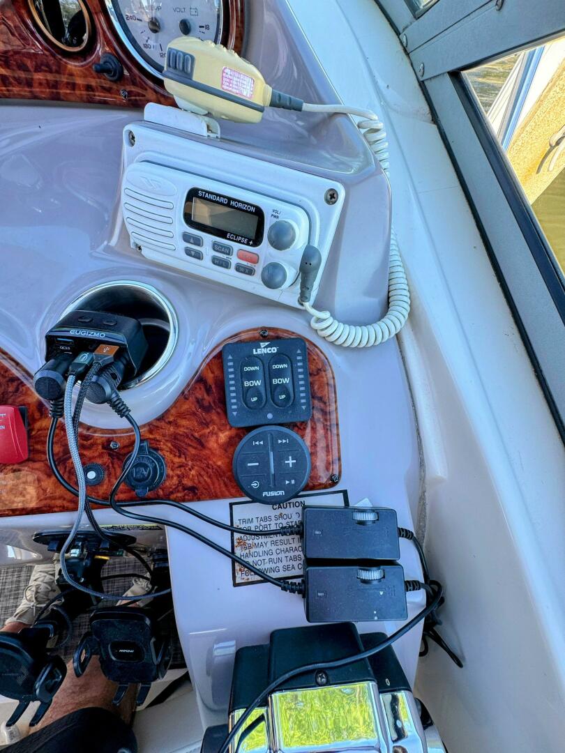 Slide: The Image of Rinker 342 Fiesta Vee 2004 - 5576902