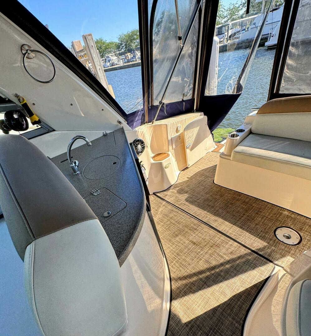 Slide: The Image of Rinker 342 Fiesta Vee 2004 - 5576907