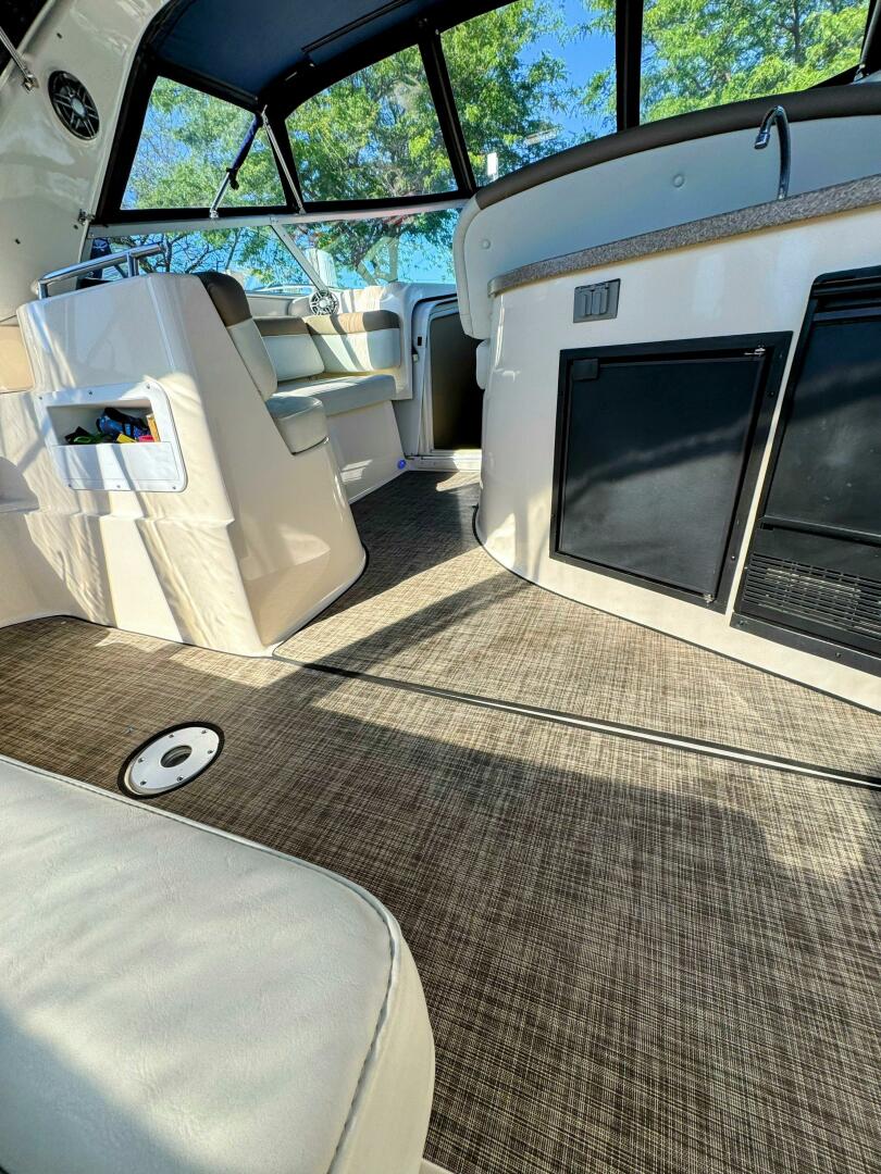 Slide: The Image of Rinker 342 Fiesta Vee 2004 - 5576909