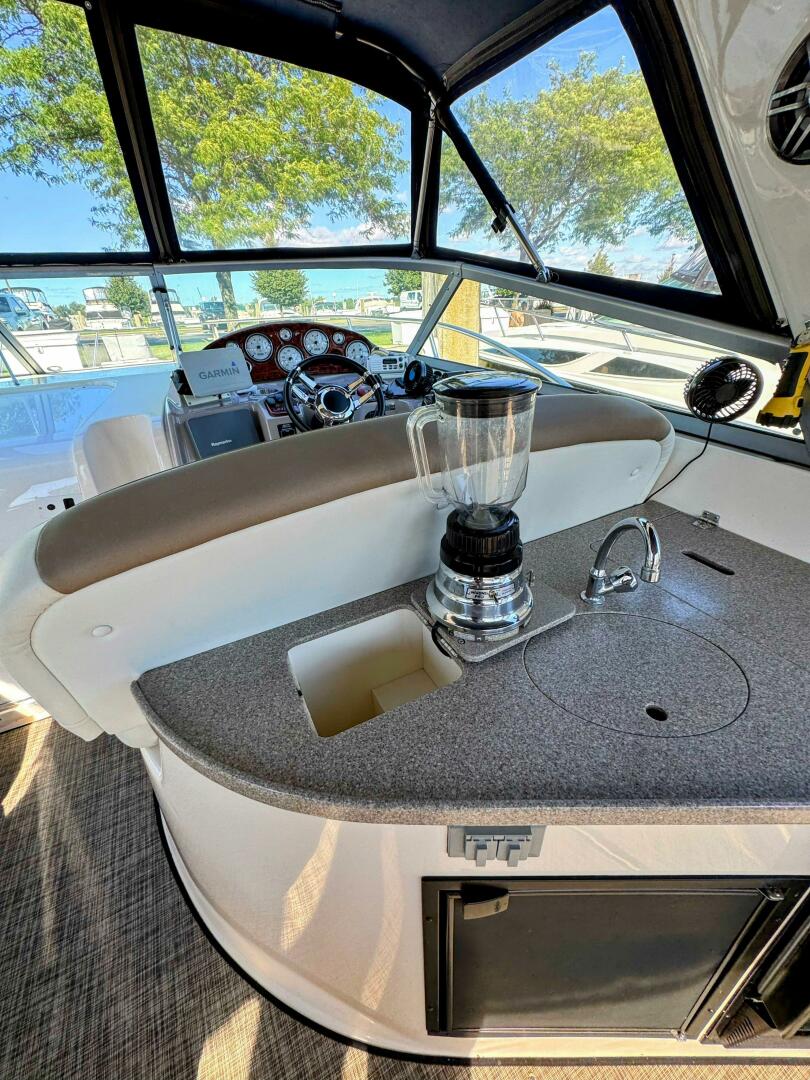 Slide: The Image of Rinker 342 Fiesta Vee 2004 - 5576914