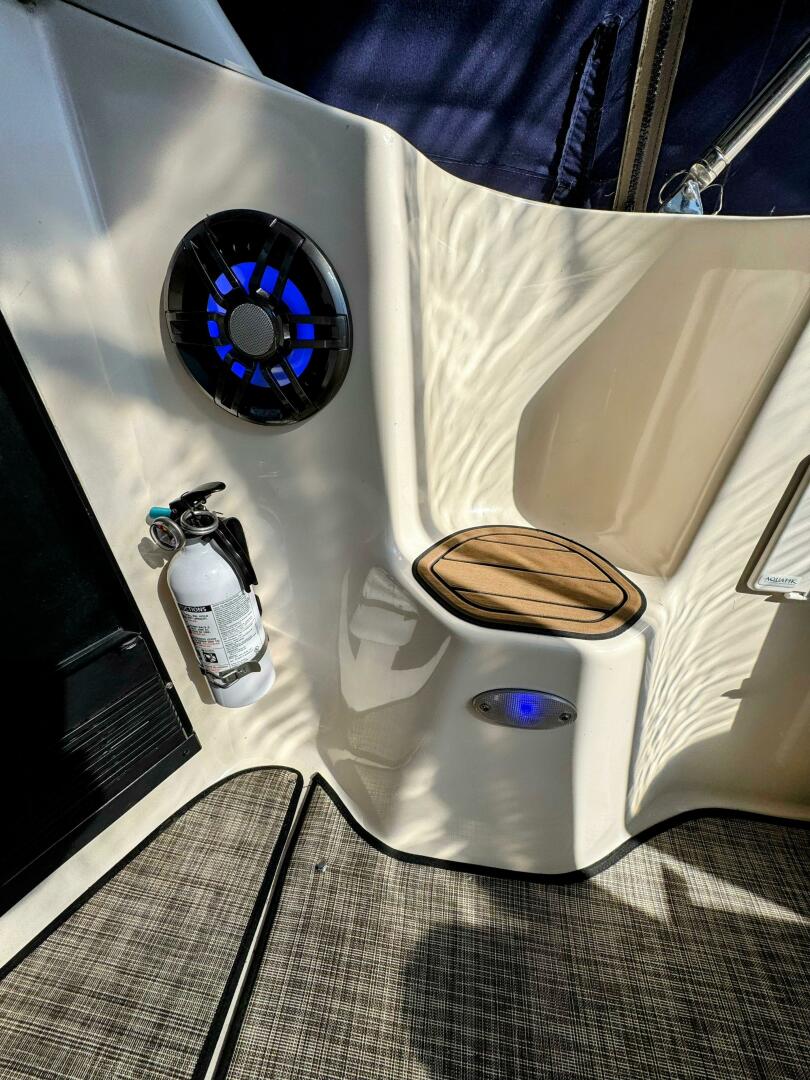 Slide: The Image of Rinker 342 Fiesta Vee 2004 - 5576917