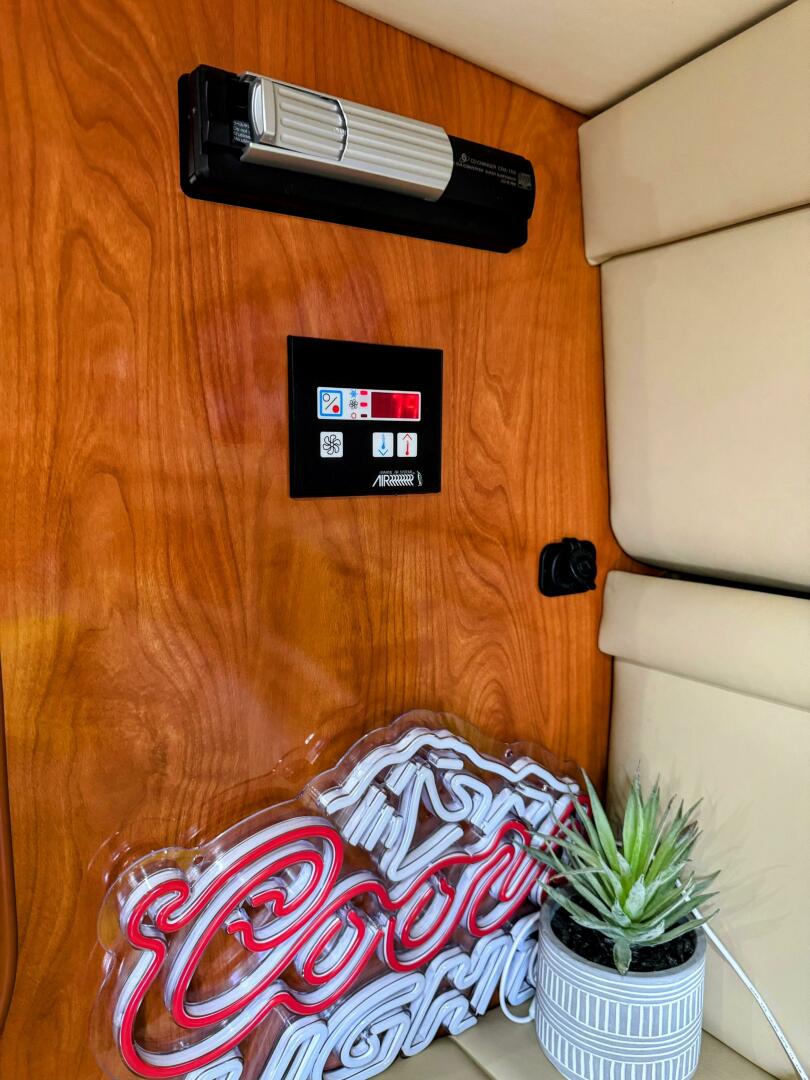 Slide: The Image of Rinker 342 Fiesta Vee 2004 - 5576937